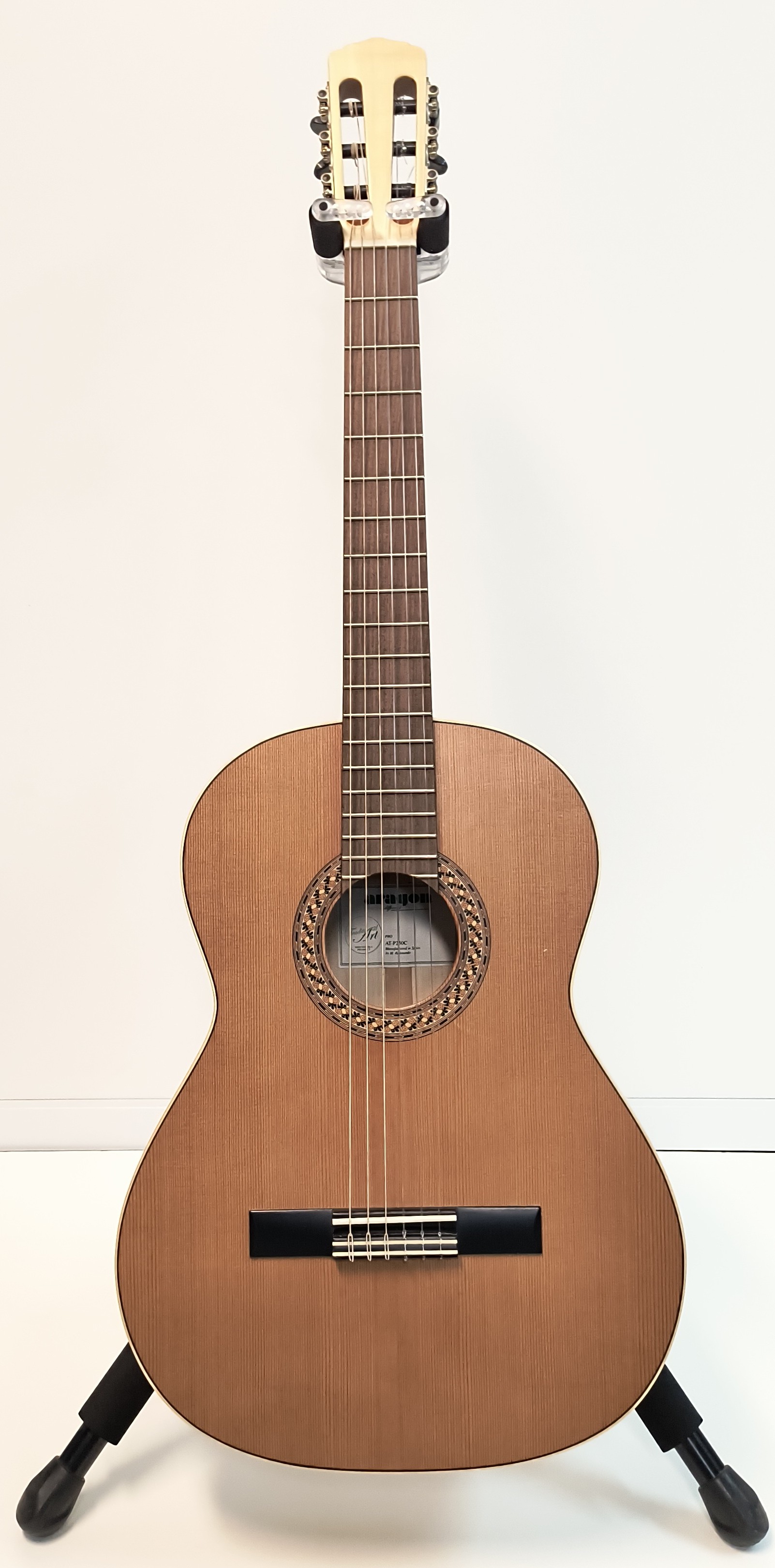 Aragon Konzertgitarre AT-P250C vollmassiv Zeder/Ahorn* Aragon Konzertgitarre AT-P250C vollmassiv Zeder/Ahorn*