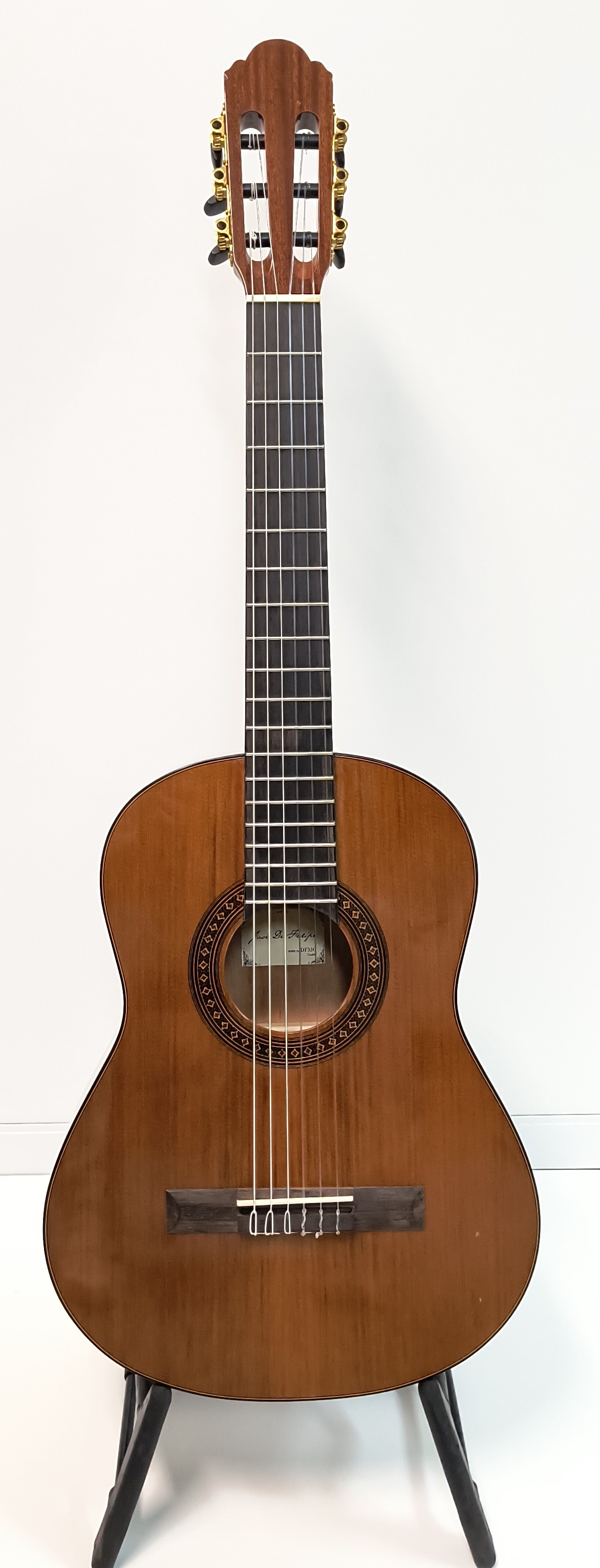 De Felipe Konzertgitarre DF33C- Cadete mass. Fichte lack.* De Felipe Konzertgitarre DF33C- Cadete mass. Fichte lack.*