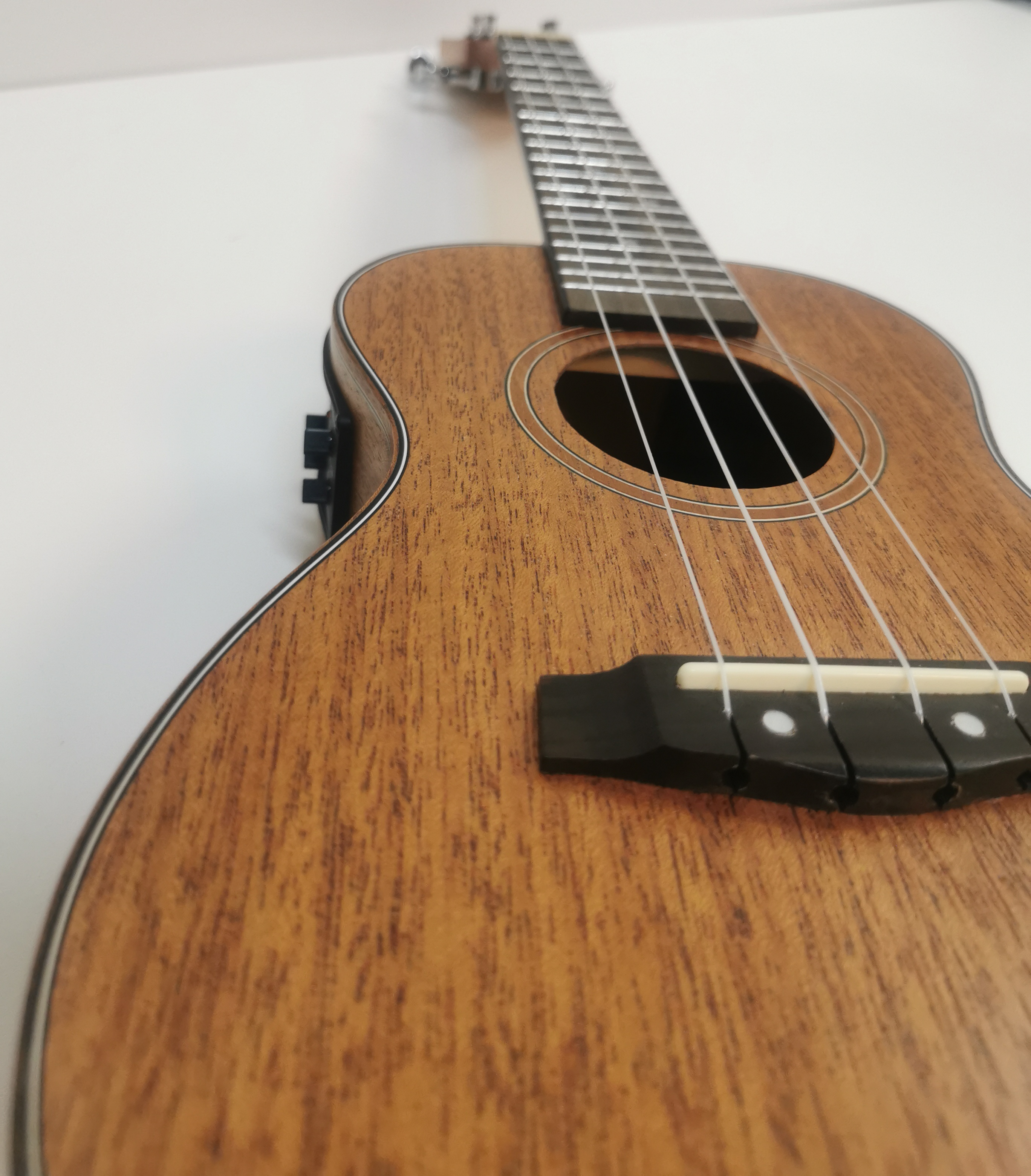 Ukulele Tenor UT- Traffic- M- T*