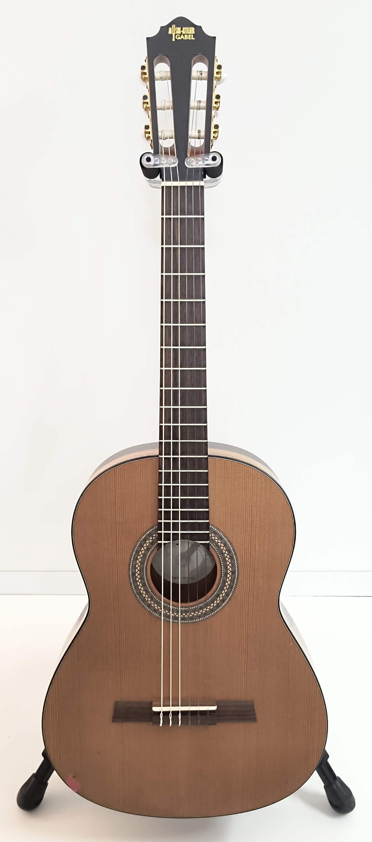 Höfner Konzertgitarre HLE- SAZ mass. Zeder, matt* Höfner Konzertgitarre HLE- SAZ mass. Zeder, matt*