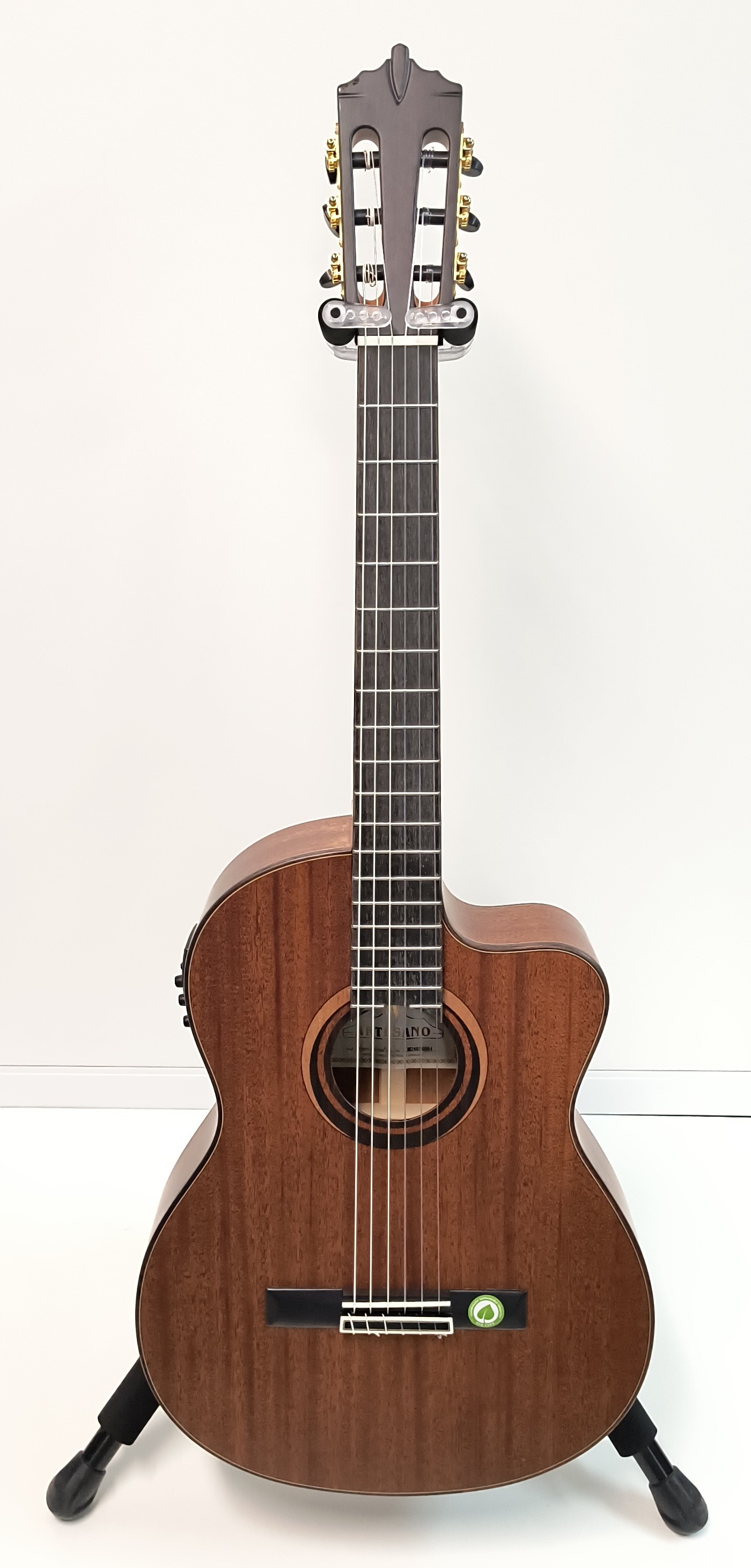 Artesano Konzertgit. Nuevo Oscuro Cut mit TA* Artesano Konzertgit. Nuevo Oscuro Cut mit TA*