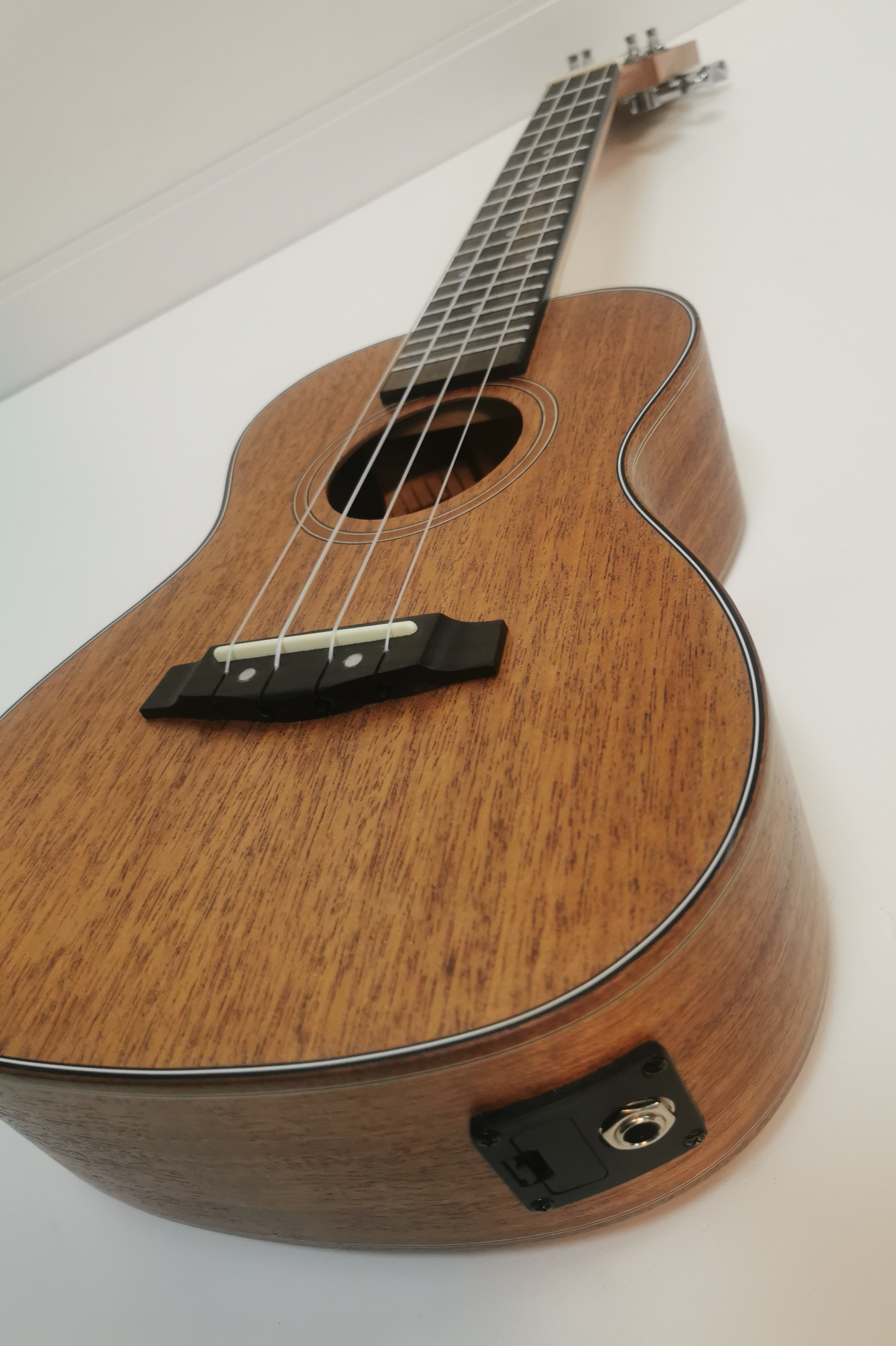 Ukulele Tenor UT- Traffic- M- T*